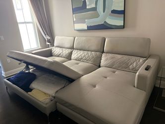 Gray Leather Sectional Couch w/ Storage Chaise + Adjustable Headrests Sofia Vergara / Rooms To Go