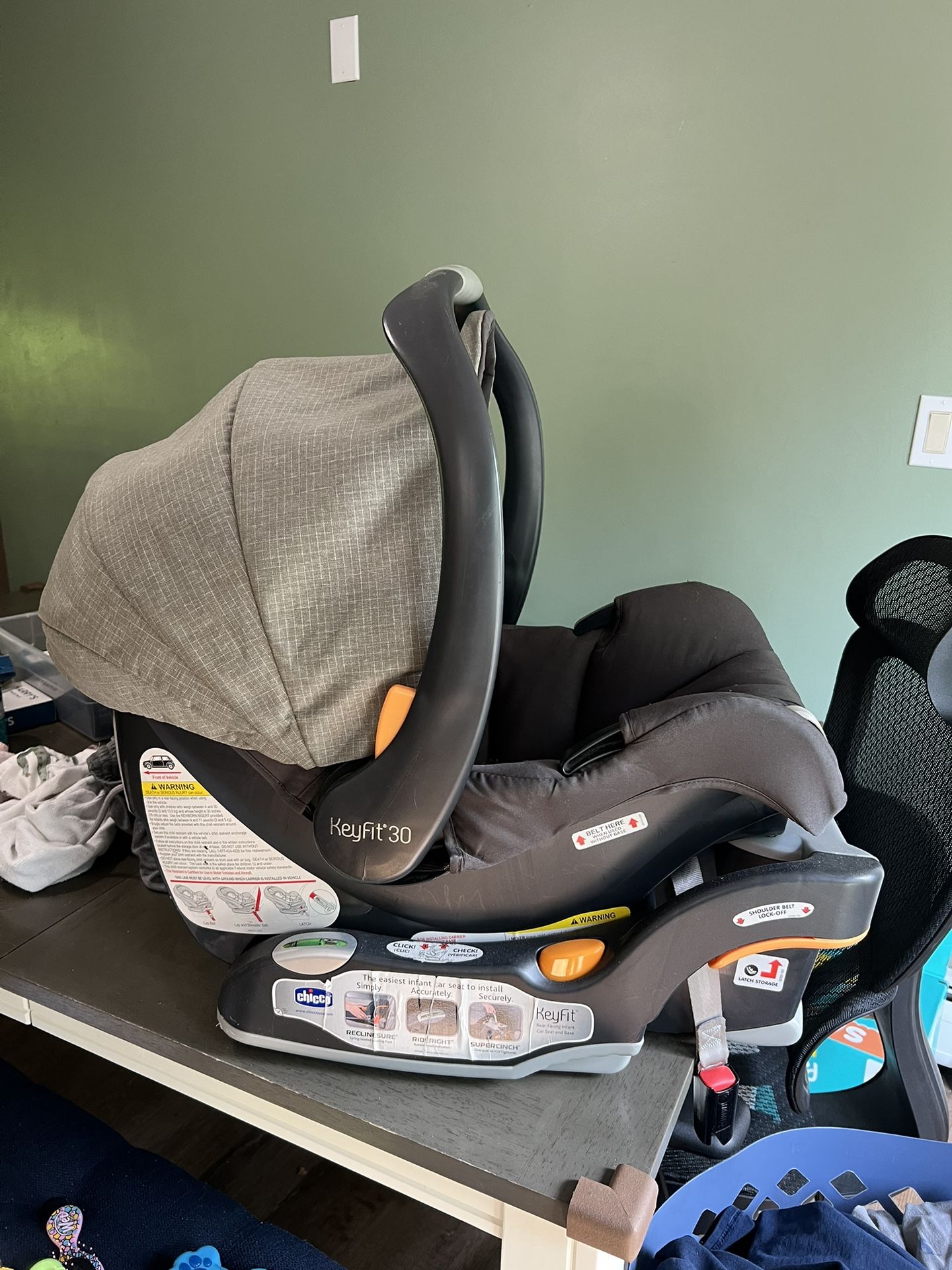 Chicco Keyfit 30 Infant Car seat