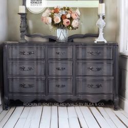 Dresser With Mirror