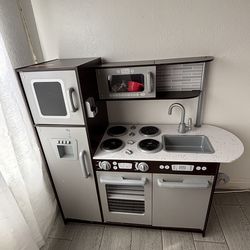 child’s kitchen play set