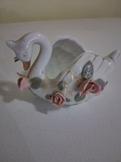 Vintage  Porcelain Swan L-48