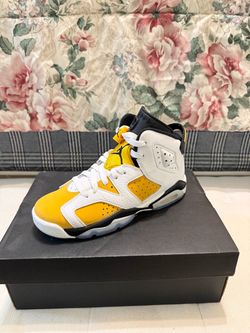 Jordan 6 Yellow Ochre Size 4
