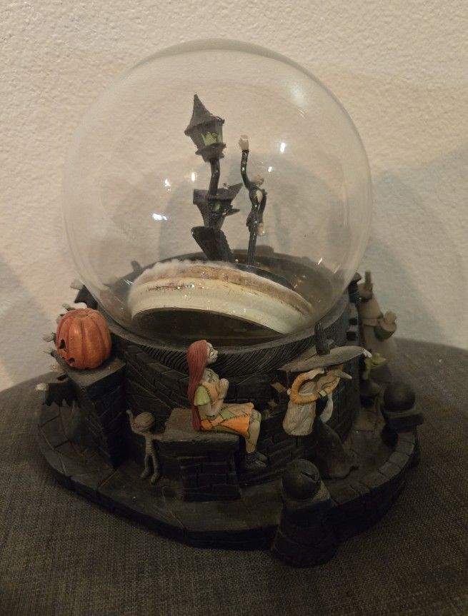 Disney The Nightmare Before Christmas Neca Snowglobe Collectible Statue Jack Skellington House Zero Sally Mayor NBC Water Globe READ