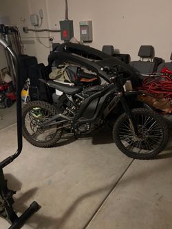 Black Surron e bike