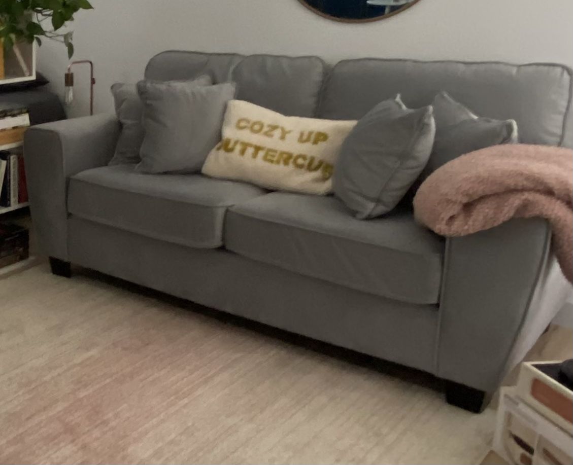 $15 Couch In LBC!