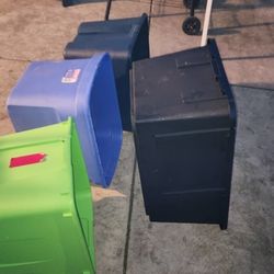 4 Storge Totes 