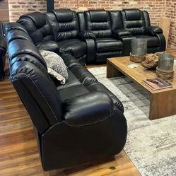 VACHERIE BLACK RECLINING SECTIONAL