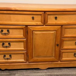 Dresser/ antique dresser