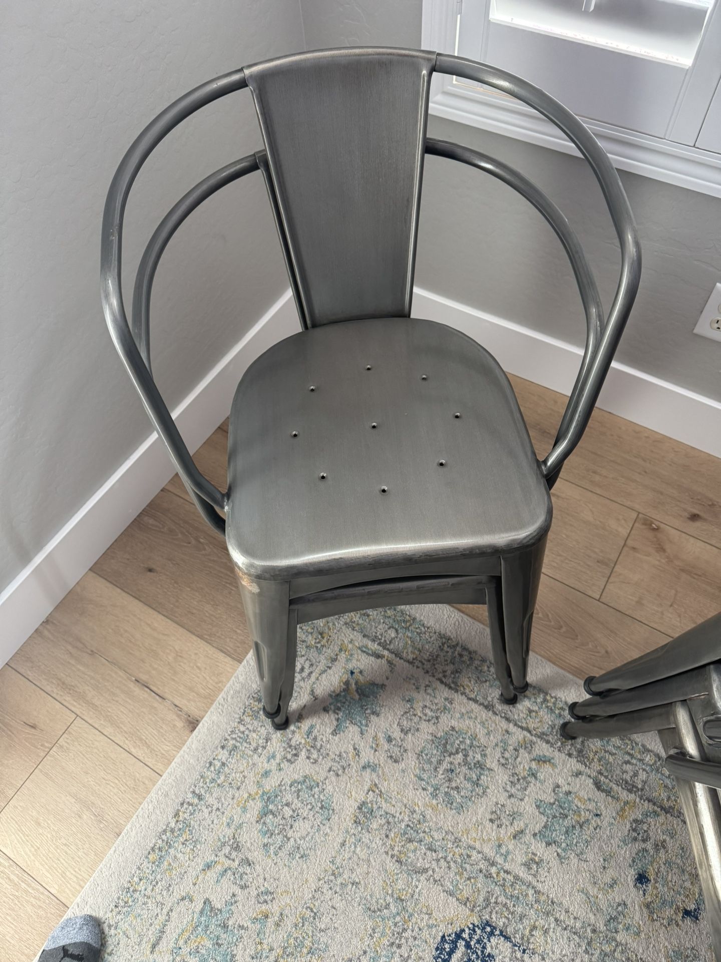 Round Table & Metal Chairs