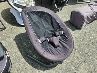 Nuna leaf bouncer chair