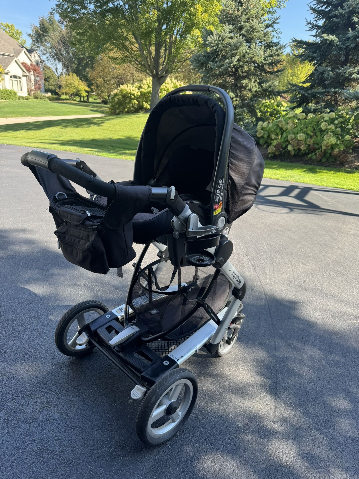 Peg Perego Car seat on wheels +car base