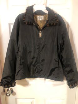 Women’s Size Medium short lightweight jacket.  Color black with faux fur on the edge of the color and sleeves.  Preowned good condition.