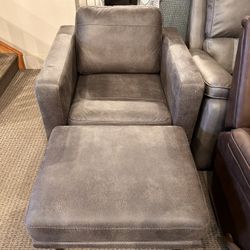 Modern Microfiber Chair With Ottoman & FREE Local Delivery 🚚 