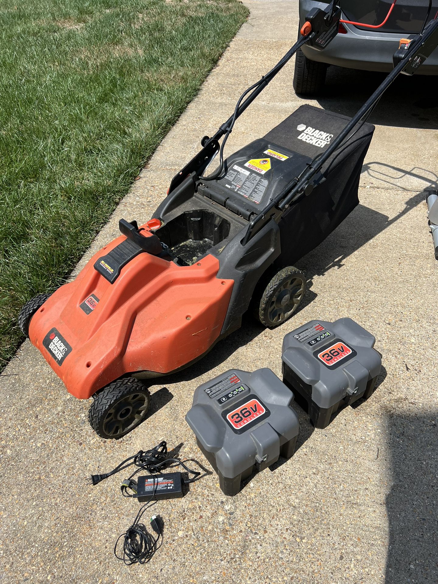 Black and Decker 36V cordless Lawnmower for Sale in Virginia Beach