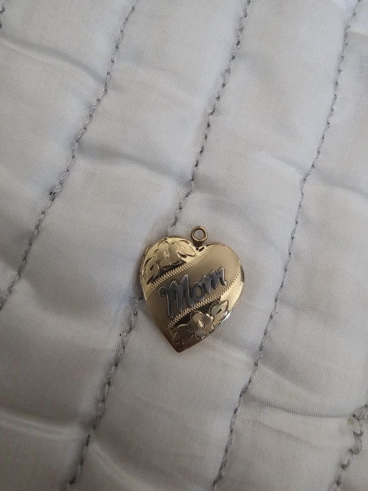 Mom Heart Locket