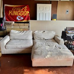 90" Wide Right Hand Facing Sofa & Chaise