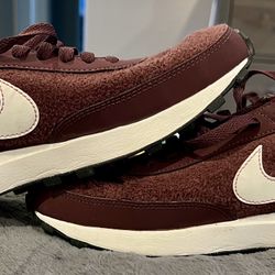 Women’s Nike Shoes Size 8