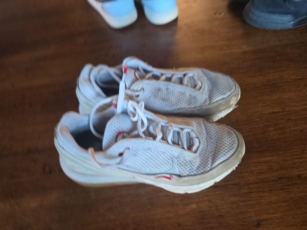 Nike Air Max Phanton Size 7