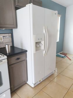 Whirlpool 2 door refrigerator