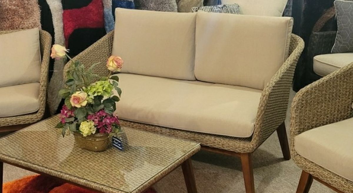 Outdoor Loveseat + 2 chairs + Table