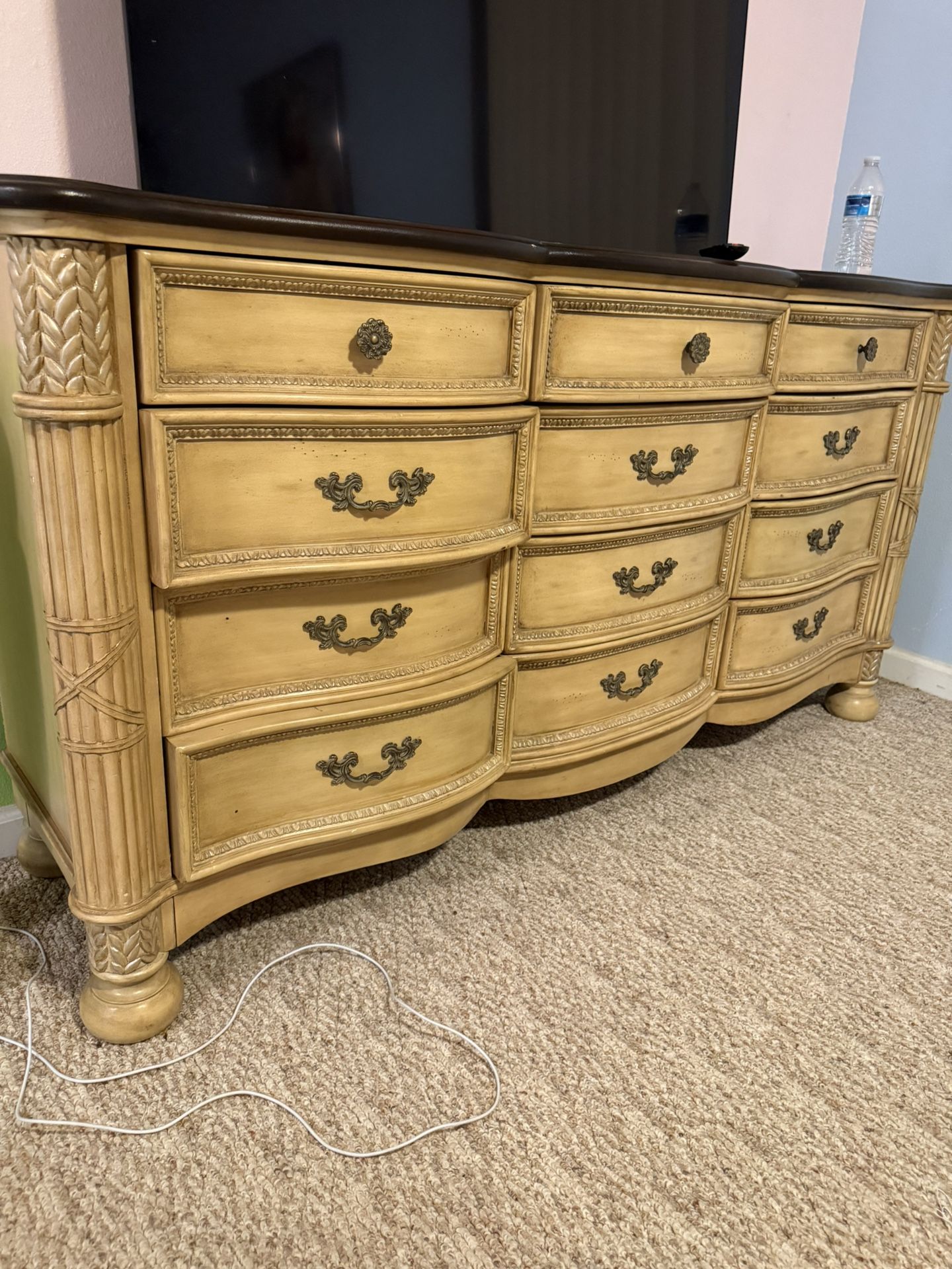 Vintage-style 9-Draw Dresser