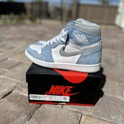 Jordan 1 Retro High OG Hyper Royal 