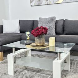 🆓🚚Grey 2 Piece Sectional in Good Condition.