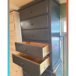 Dresser/ Five drawers dresser