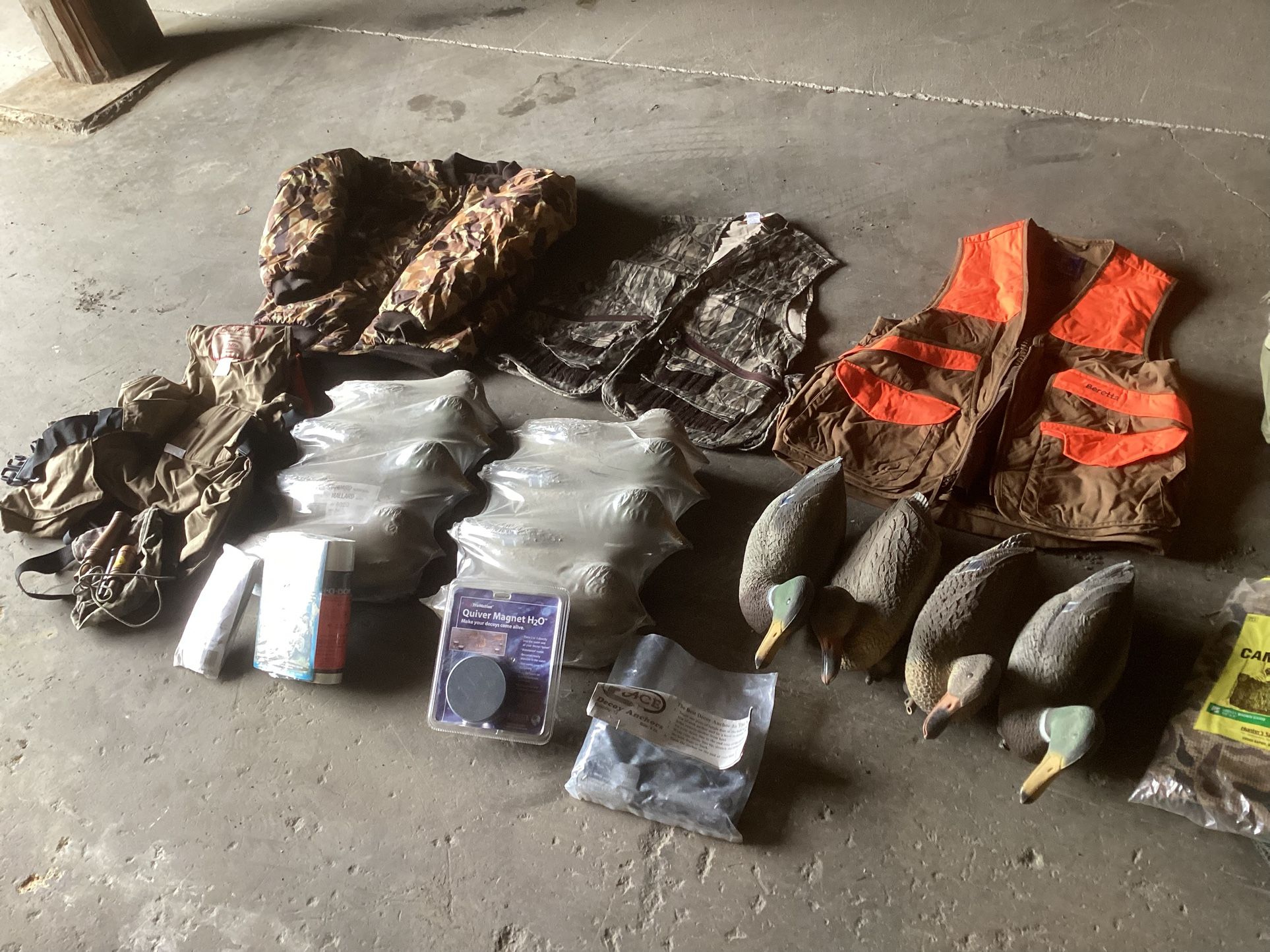 Duck Hunting Decoys M/L Jacket,raincoat And Pants Along With Blind