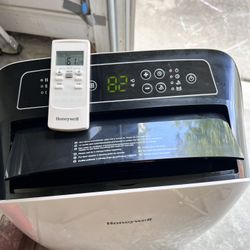 Honeywell hl10cesww portable AC unit 10,000 BTU white / black.