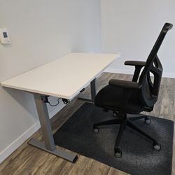 Adjustable Computer Table And Chairs 