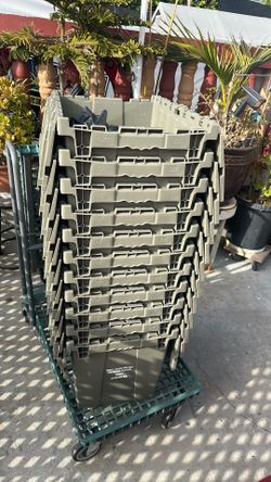 Stackable storage or moving containers with the lid