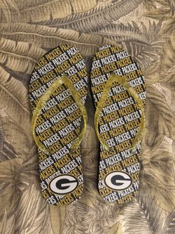 Green Bay Packer Flip flops Size 8-9 NWOT