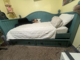 Twin XL daybed