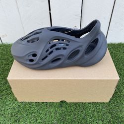 YEEZY FOAM RNR Onyx