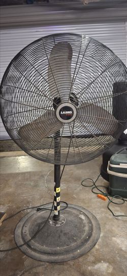 Lasko 30” Heavy Duty Industrial Pedestal Fan – Works Great