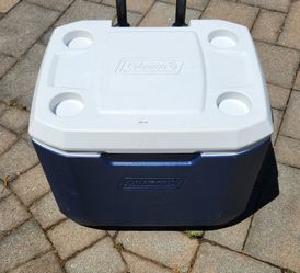 COLEMAN COOLER 50 QT  WITH WHEELS AND RETRACTABLE HANDLE