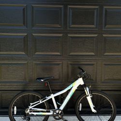Cannondale Trail Mountain Kids Bike 24”
