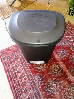 Plastic step on trash can pickup only cash