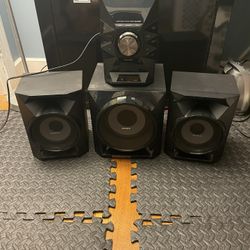 Sony 700 Watt Stereo Set