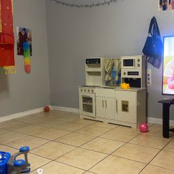 Play Kitchen 
