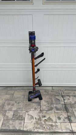 Dyson V8 Absolute Cordless Vacuum w/ Stand & Attachments