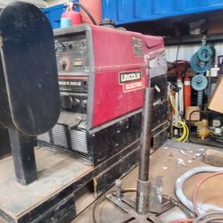 Lincoln 305 G Welding Machine 