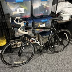 2014 Fuji Sportif 2.5 size L Road Bike in Excellent Condition 