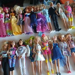 Barbie Lot 40 + Dolls And Accessories 