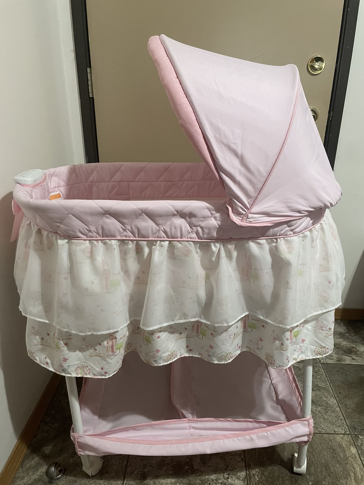 Delta Children Bassinet