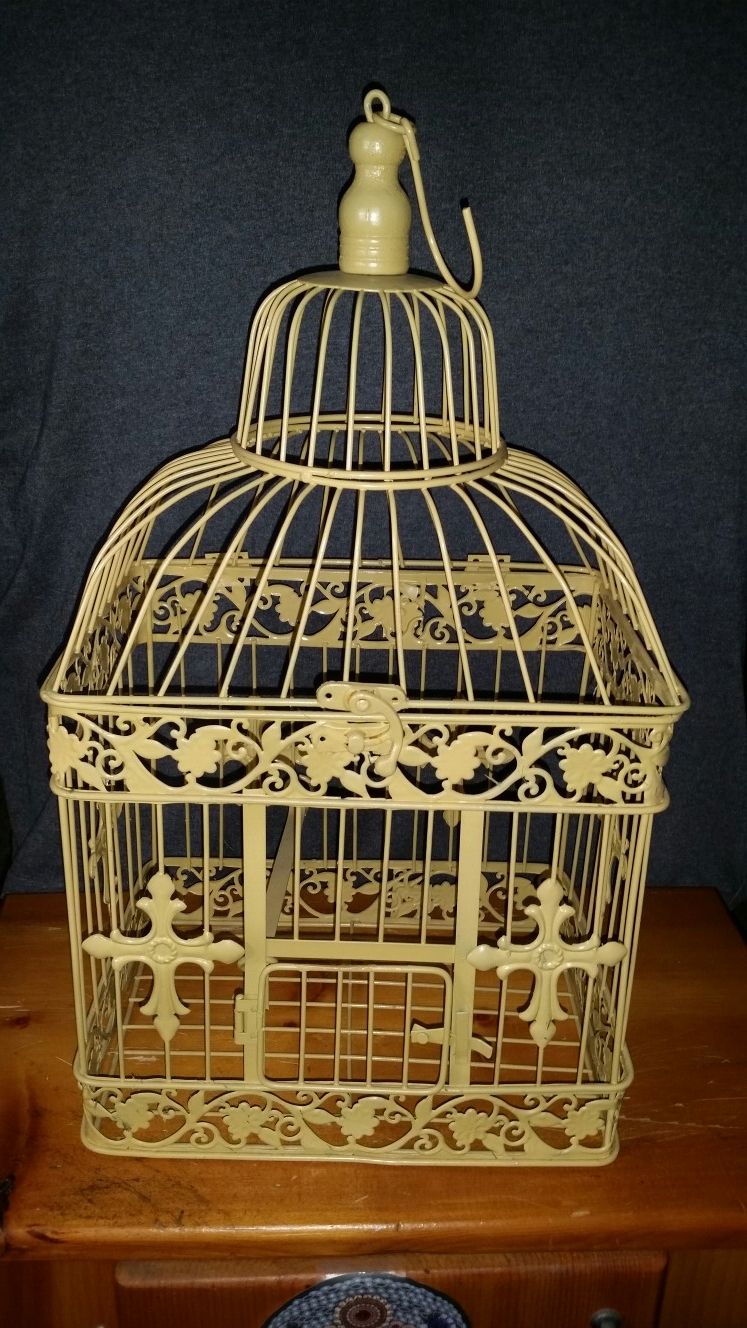Antique style metal bird cage