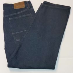 The Todd Snyder Size 34/32 Relaxed Barrel Jean in Indigo Rinse is a stylish and versatile pair of men's jeans. Made of high-quality cotton denim with 