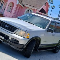 FORD EXPLORER IN EXCELLENT CONDITION, CLEAN TITLE IN HAND. RUNS & DRIVES GREAT