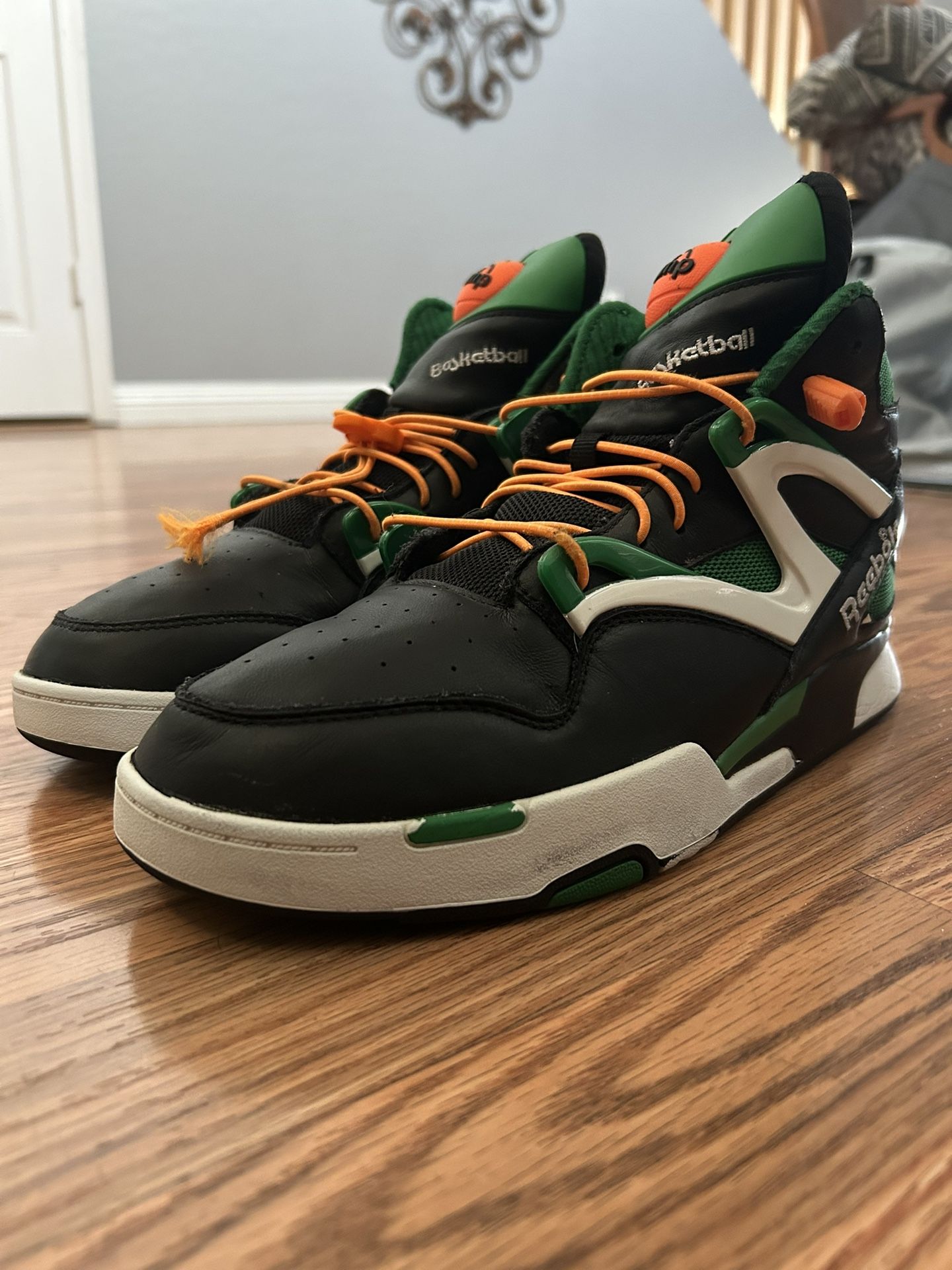 SIZE 10 Reebok Pump Omni Zone II 